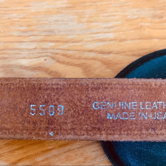 Unbranded Women's Brown Leather Belt with Contrast Stitch Size Small - Picture 8 of 16